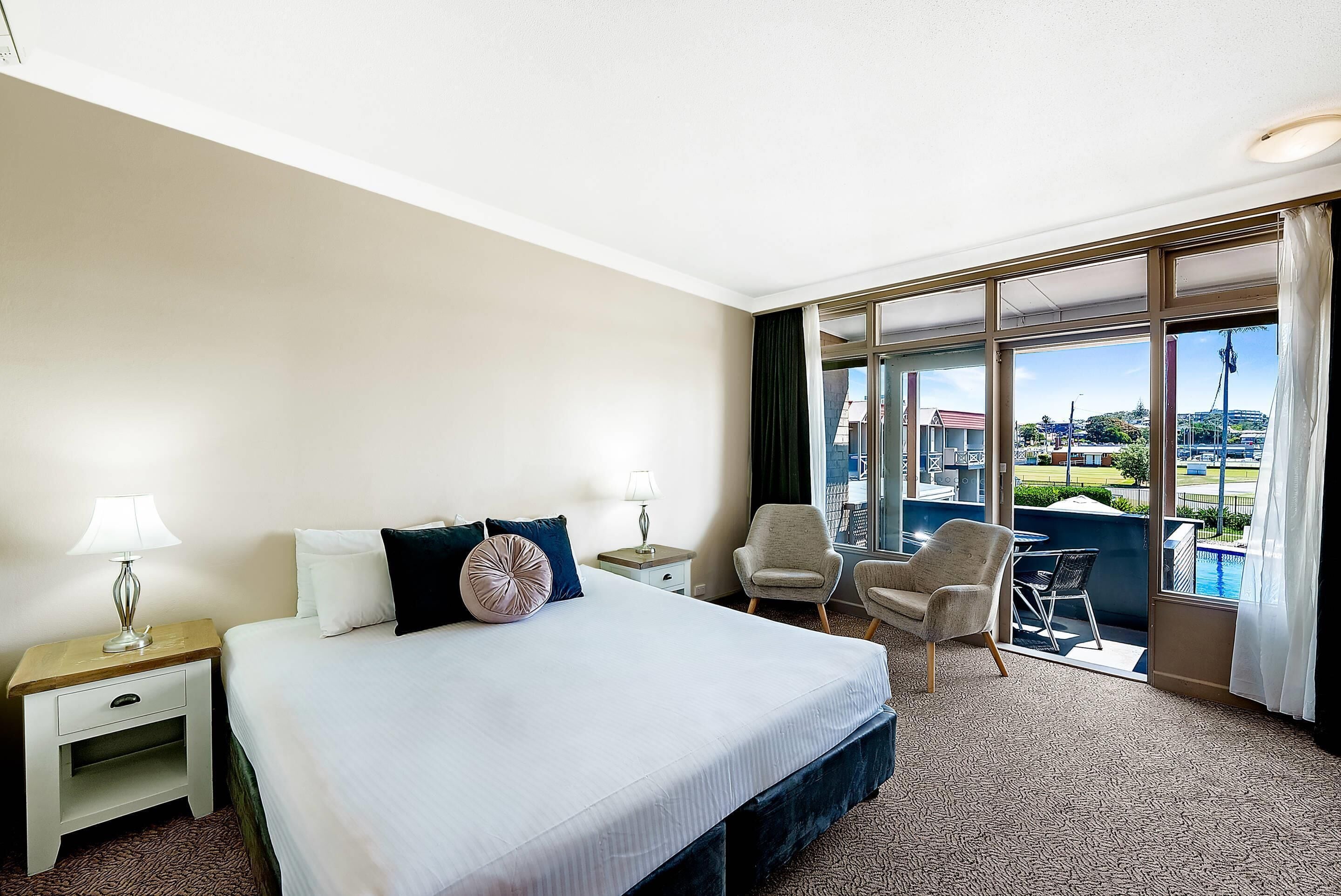 Caja de seguridad en la habitación y escritorio 