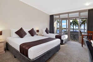 In-room safe, desk, laptop workspace, blackout drapes - Comfort Resort Waters Edge (Port Macquarie)