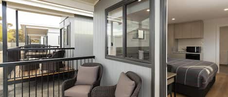 Deluxe Villa, 1 King Bed | Premium bedding, free minibar, desk, blackout drapes