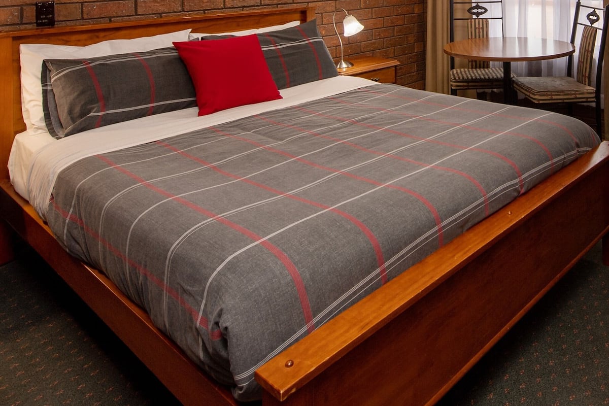 Standard Room, 1 Queen Bed