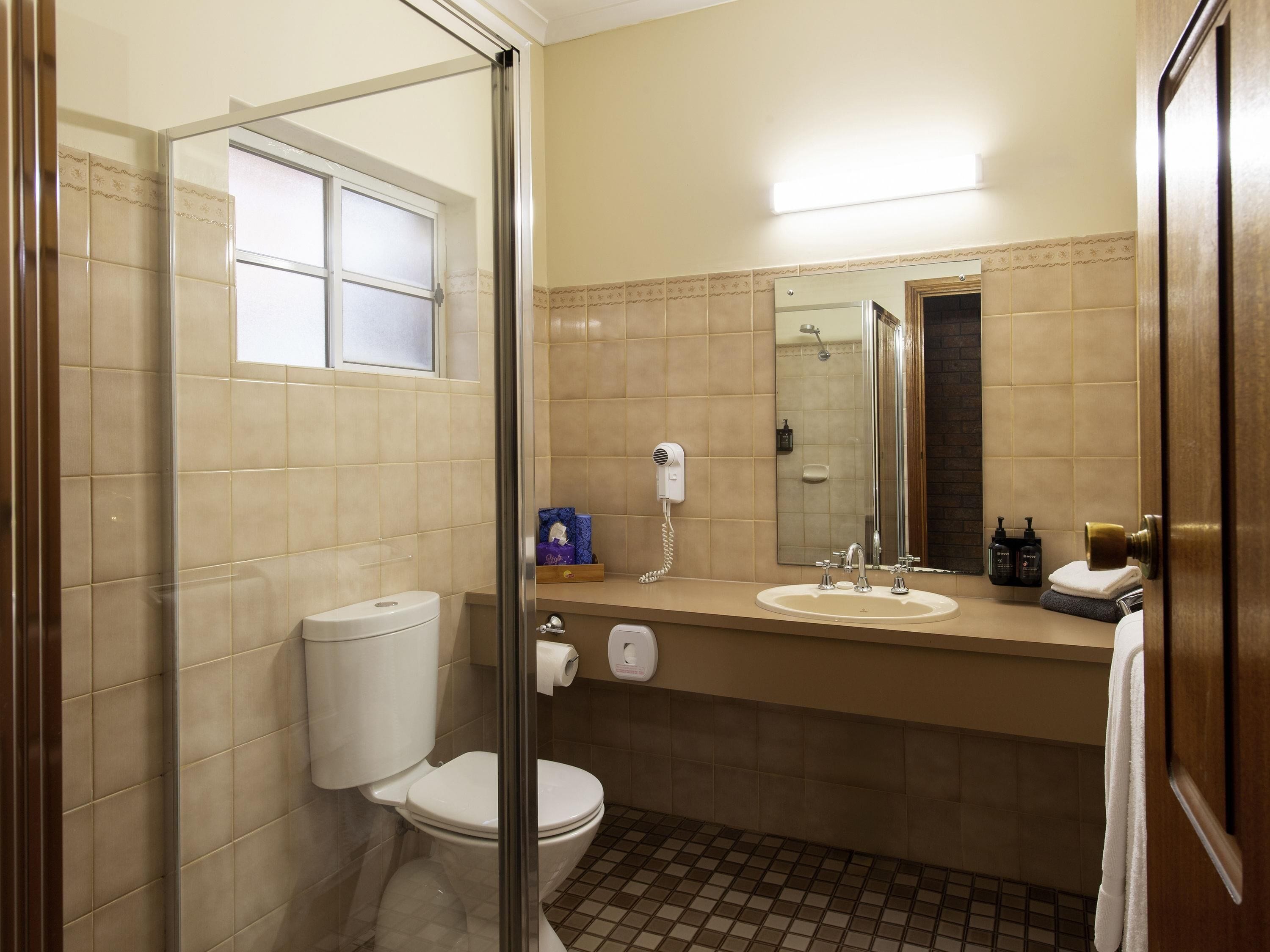 标准房, 1 张大床 | 高档床上用品、迷你吧（备有免费物品）、办公桌、遮光窗帘