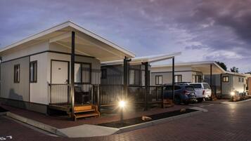 Deluxe Villa, 1 King Bed | Premium bedding, free minibar, desk, blackout curtains