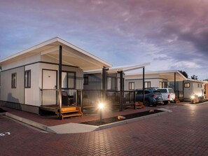 Villa Deluxe, 1 très grand lit | Literie de qualité, articles de minibar gratuits, bureau