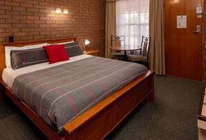 Standard Room, 1 Queen Bed
