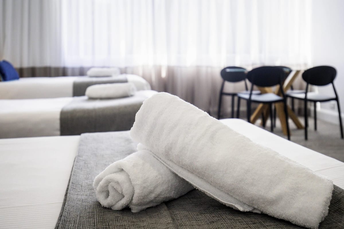 Standardzimmer, Mehrere Betten | Hochwertige Bettwaren, Minibar, Schreibtisch, Verdunkelungsvorhänge