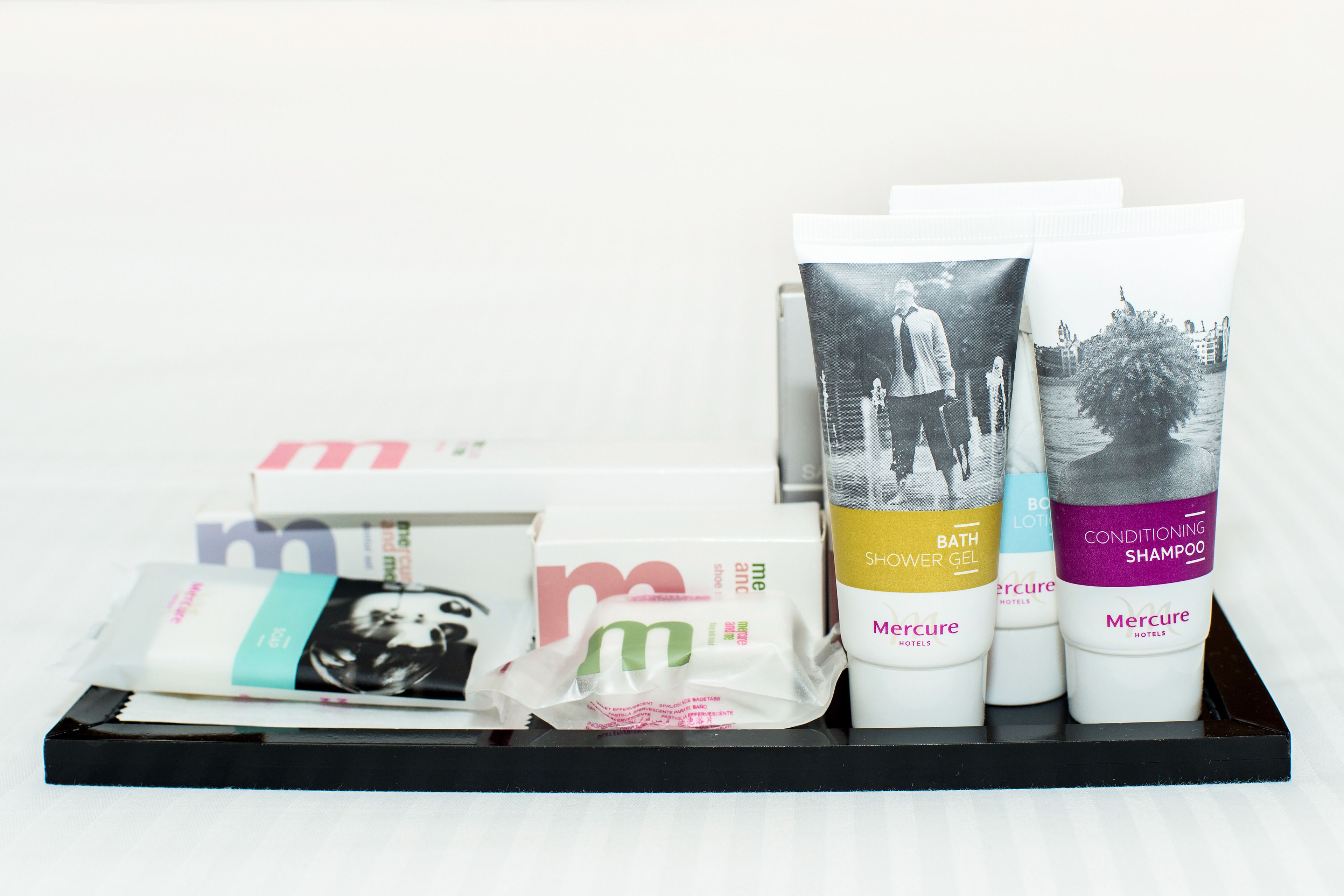 combined shower/bathtub, eco-friendly toiletries, hair dryer, towels