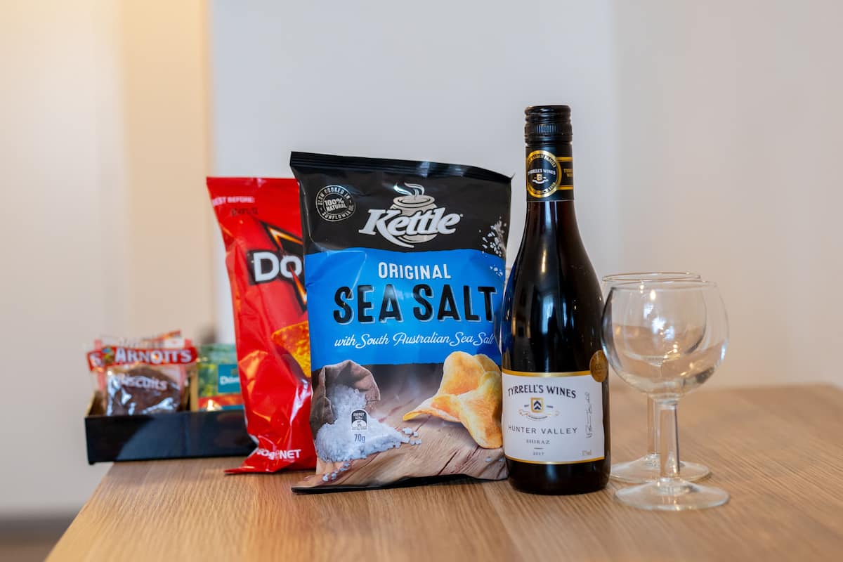 Privilege, Habitación, 1 cama de matrimonio grande | Ropa de cama de alta calidad, minibar, escritorio y cortinas opacas