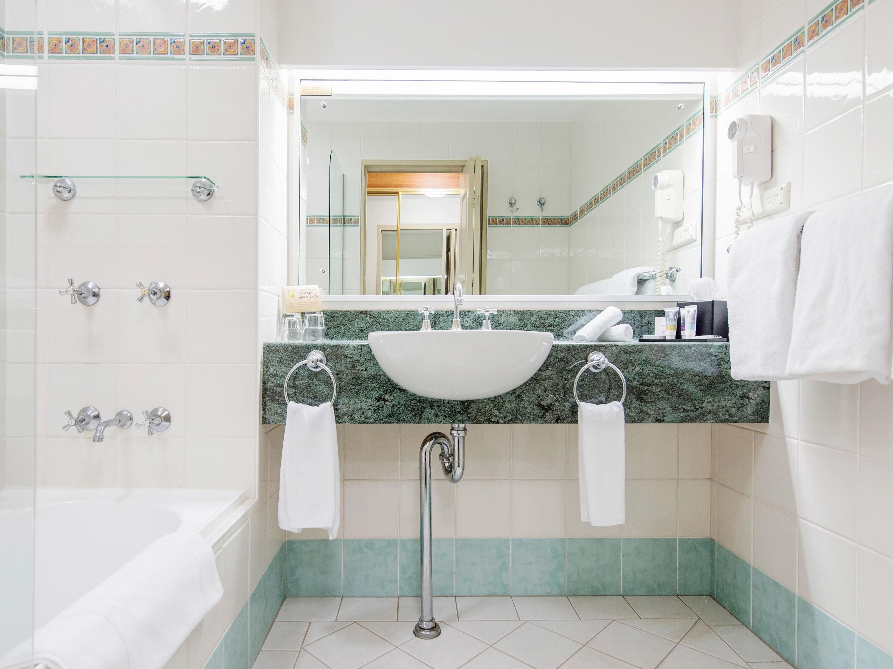 standard room, 1 queen bed | premium bedding, minibar, desk, blackout curtains