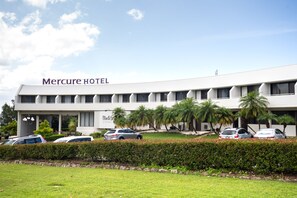 Front of property - Mercure Charlestown (Adamstown Heights)