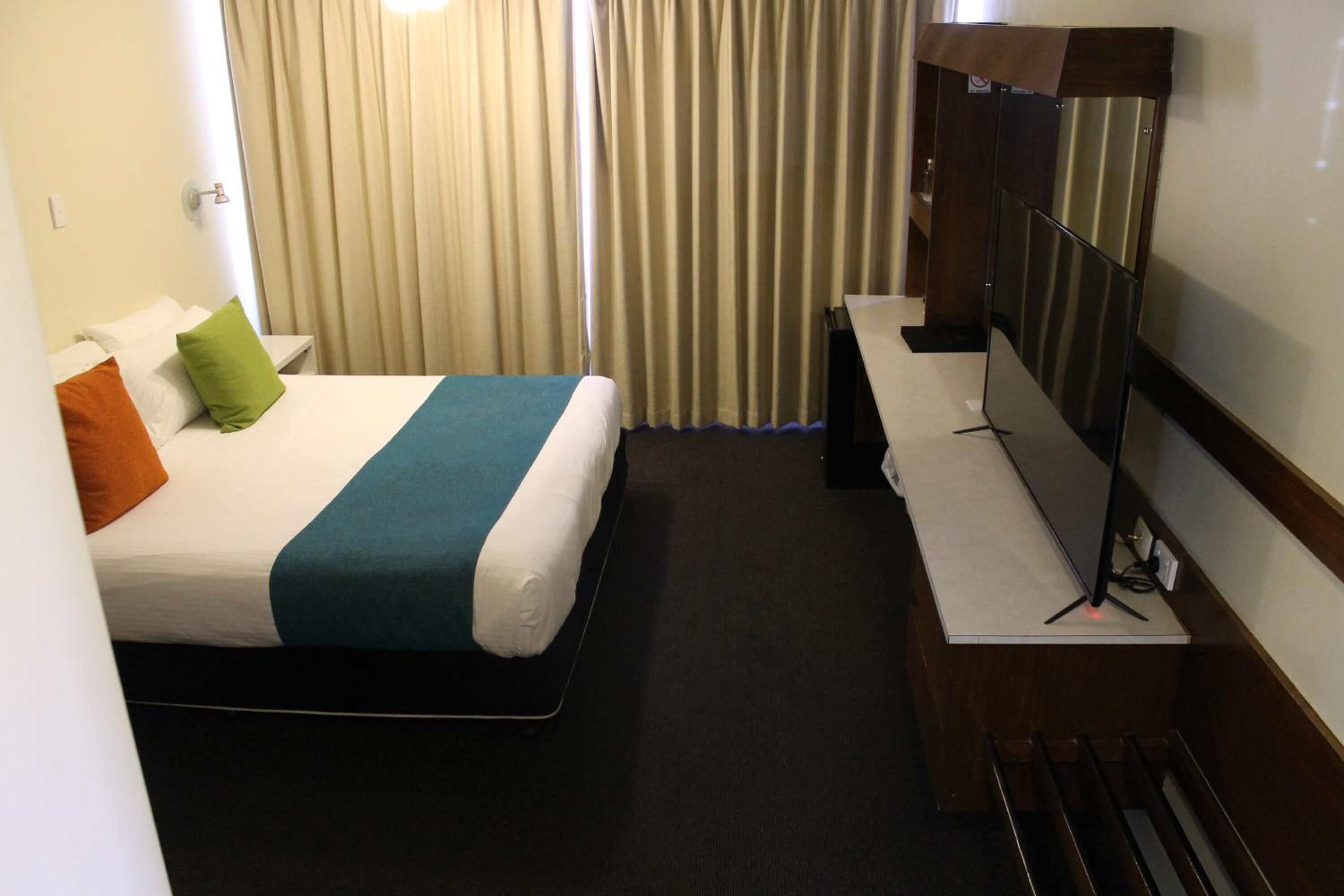 Minibar, iron/ironing board, cots/infant beds, free WiFi