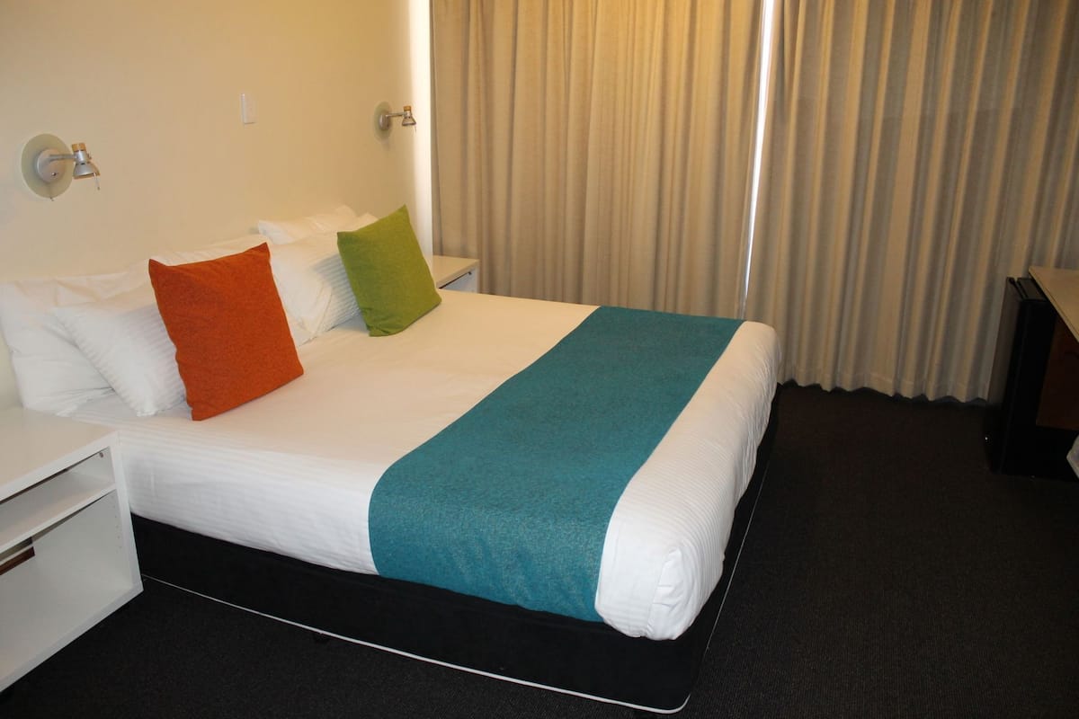 Minibar, iron/ironing board, cots/infant beds, free WiFi