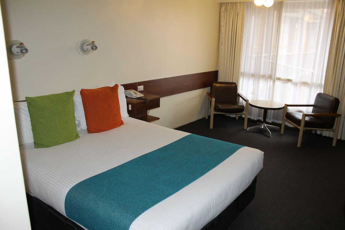 Minibar, iron/ironing board, cots/infant beds, free WiFi