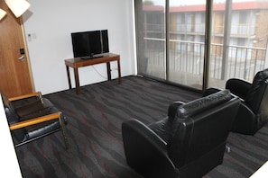 Appartement, 3 chambres | Coin séjour
