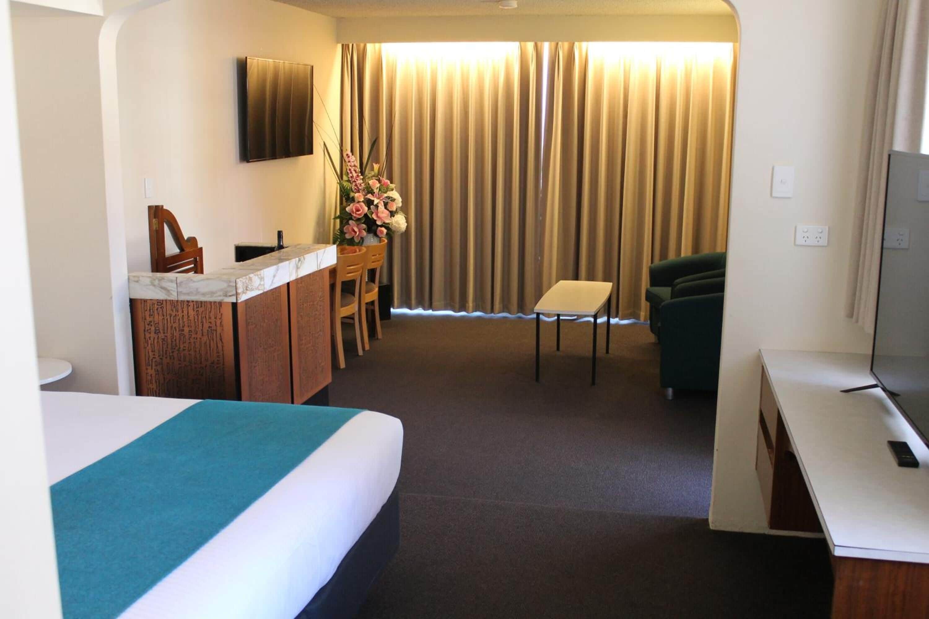 Minibar, tabla de planchar con plancha, cunas y wifi gratis 