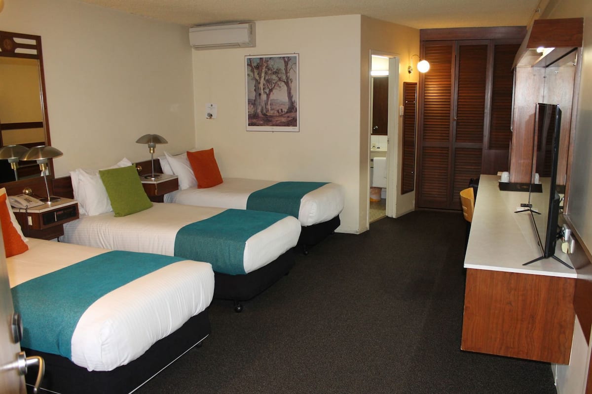 Minibar, iron/ironing board, cots/infant beds, free WiFi