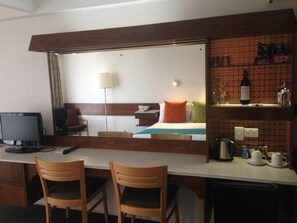 Minibar, fer et planche à repasser, lits bébé (en supplément)