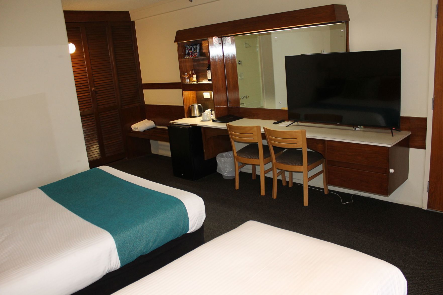 มินิบาร์, เตารีด/โต๊ะรีดผ้า, เปล/เตียงเด็กอ่อน, Wi-Fi ฟรี