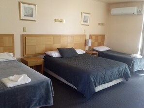 Schreibtisch, Bügeleisen/Bügelbrett, kostenloses WLAN, Bettwäsche