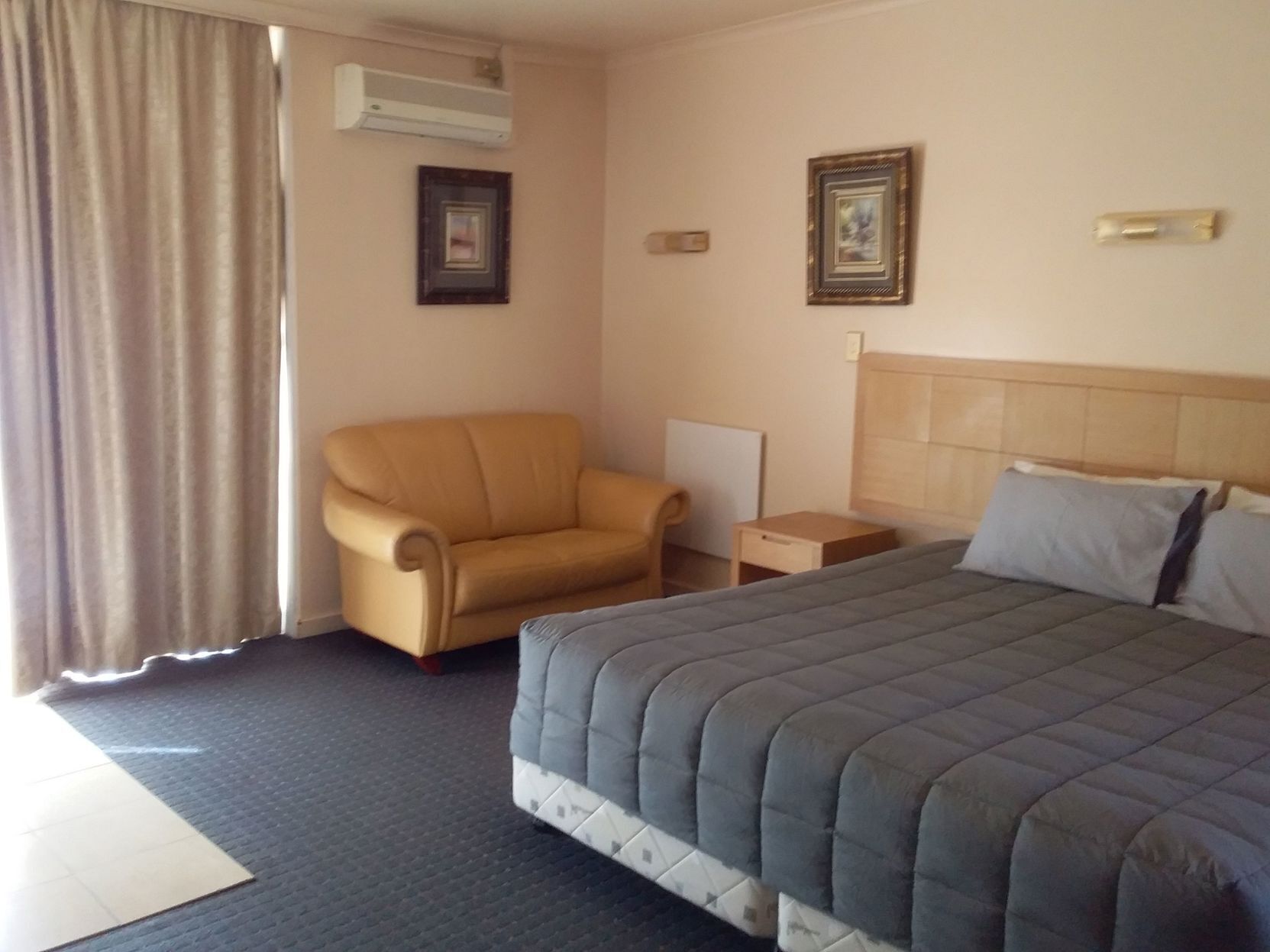 Desk, iron/ironing board, free WiFi, bed sheets