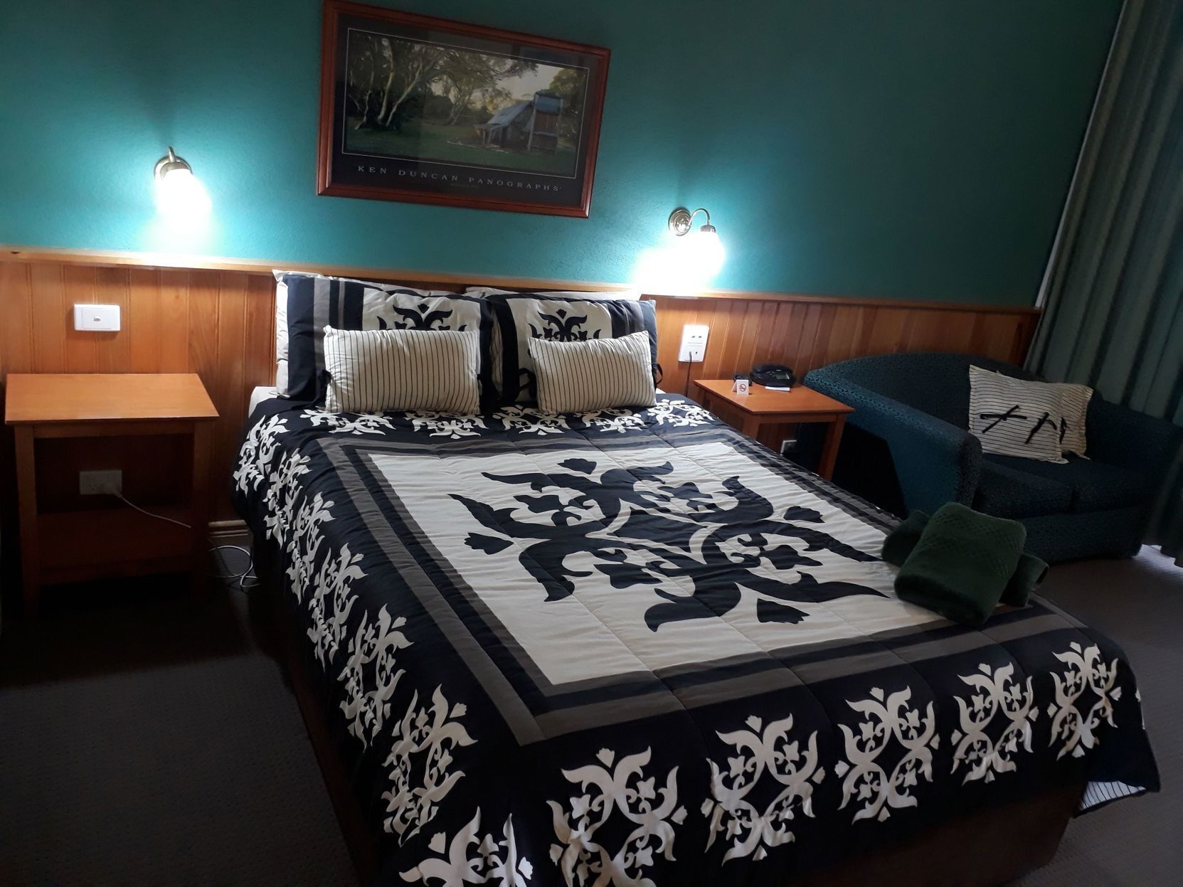 Iron/ironing board, free WiFi, bed sheets