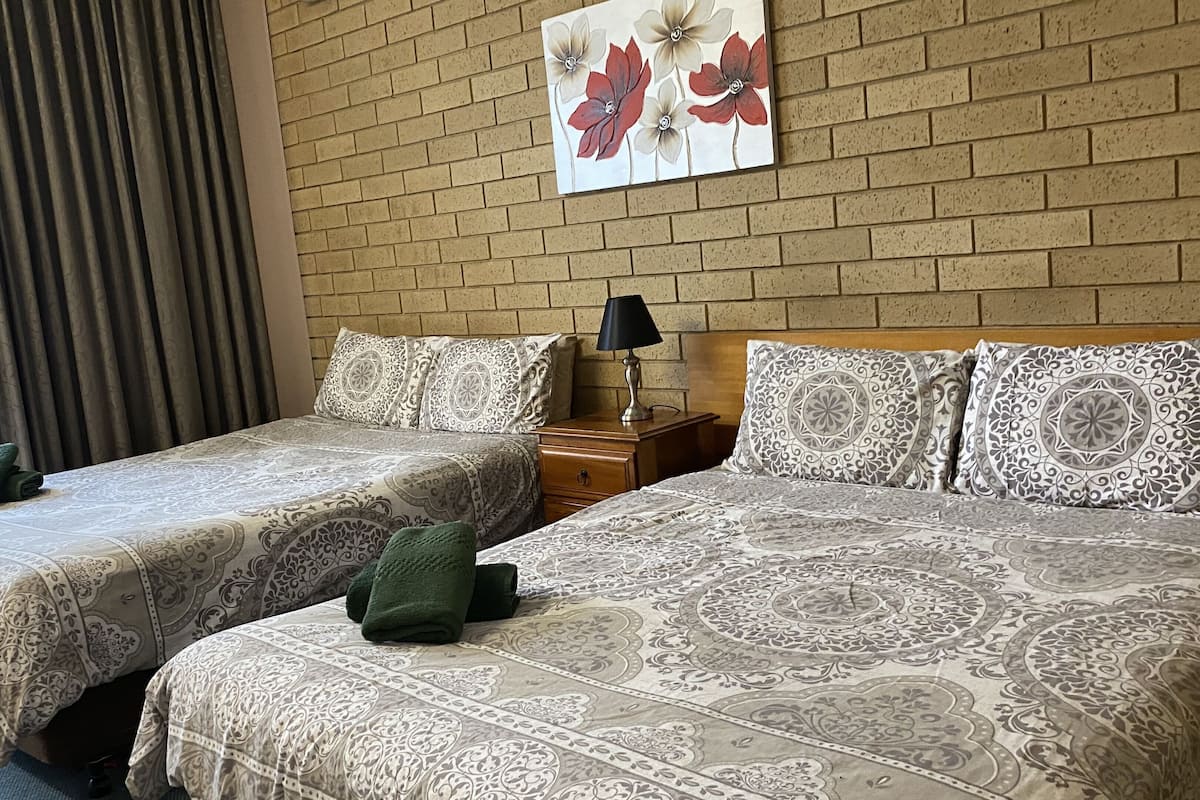 Iron/ironing board, free WiFi, bed sheets