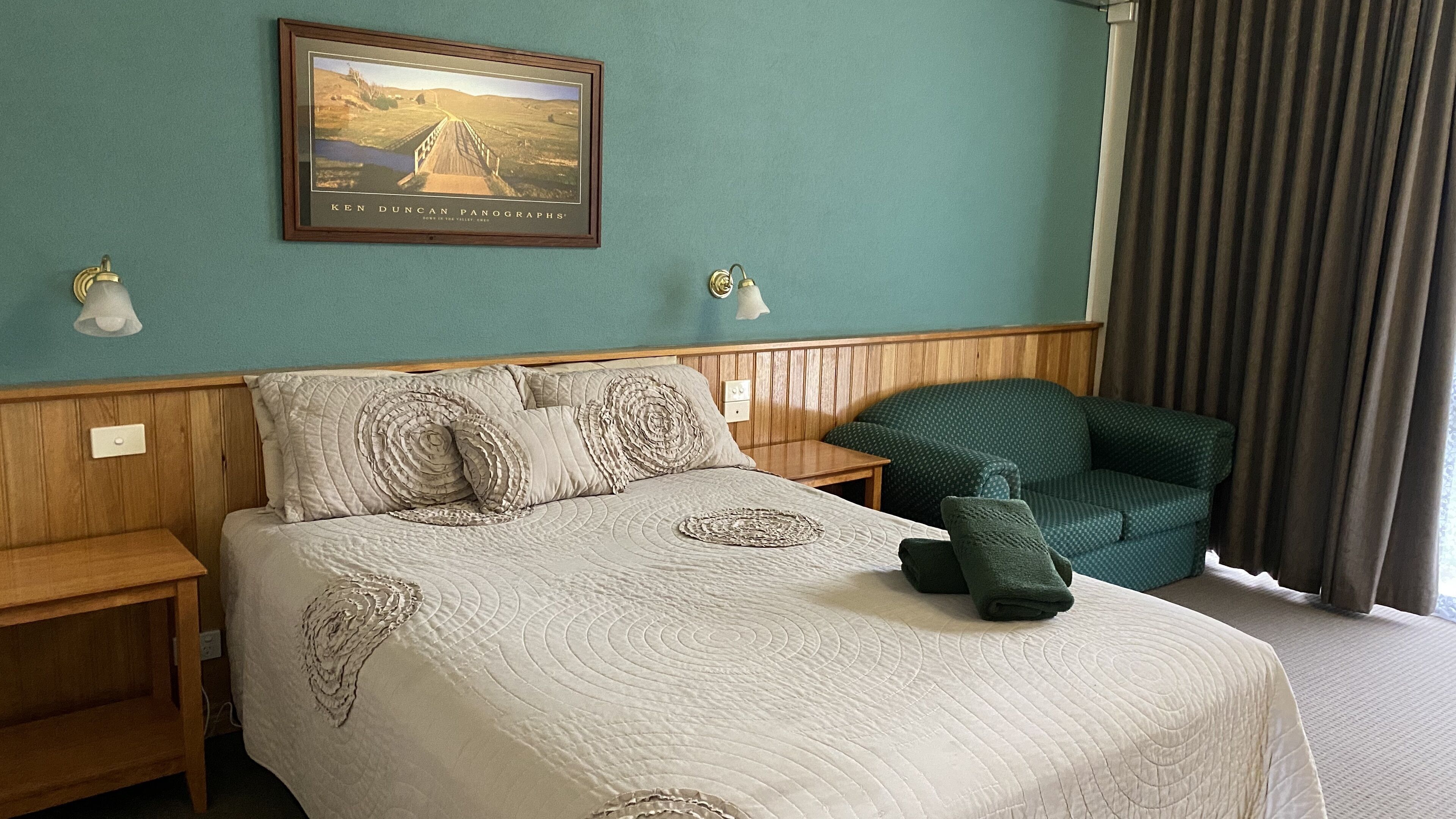 Iron/ironing board, free WiFi, bed sheets