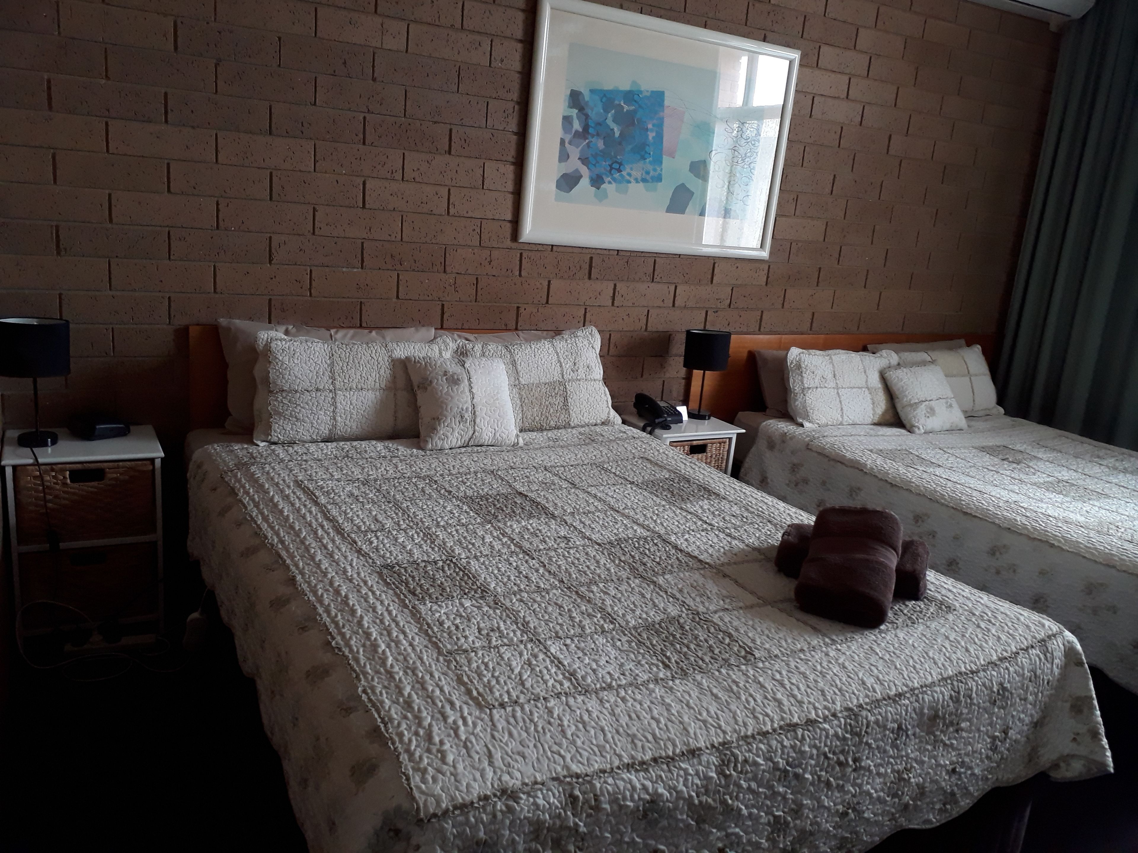 Iron/ironing board, free WiFi, bed sheets