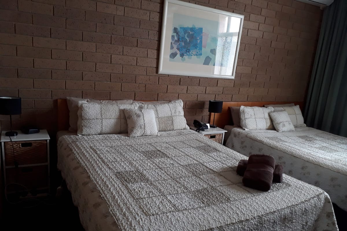 Iron/ironing board, free WiFi, bed sheets