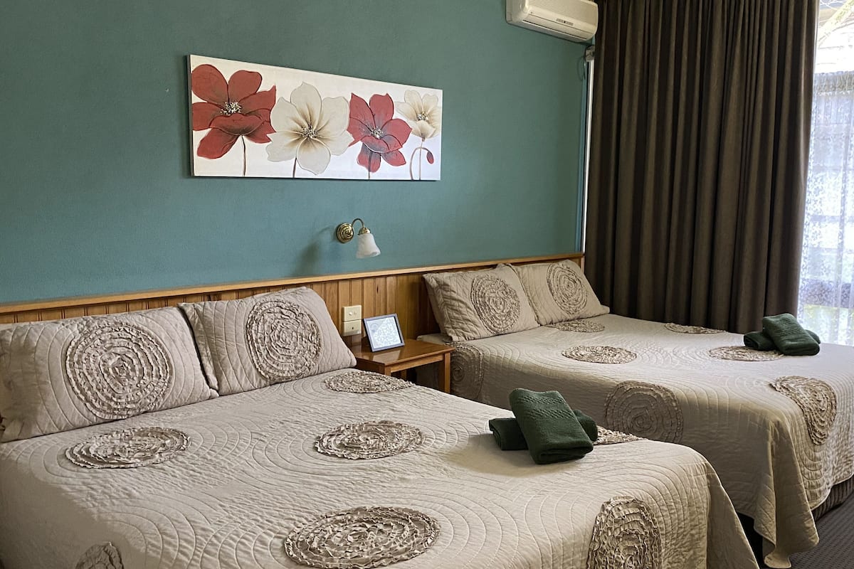 Iron/ironing board, free WiFi, bed sheets