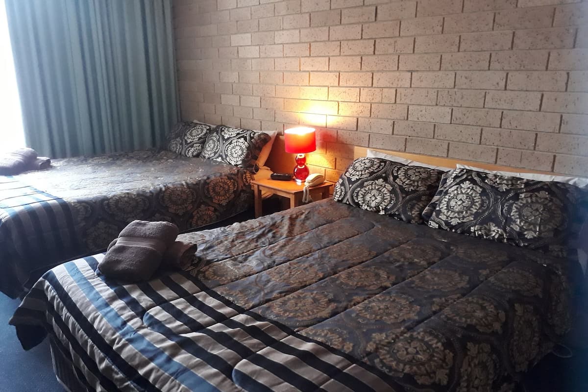 Iron/ironing board, free WiFi, bed sheets