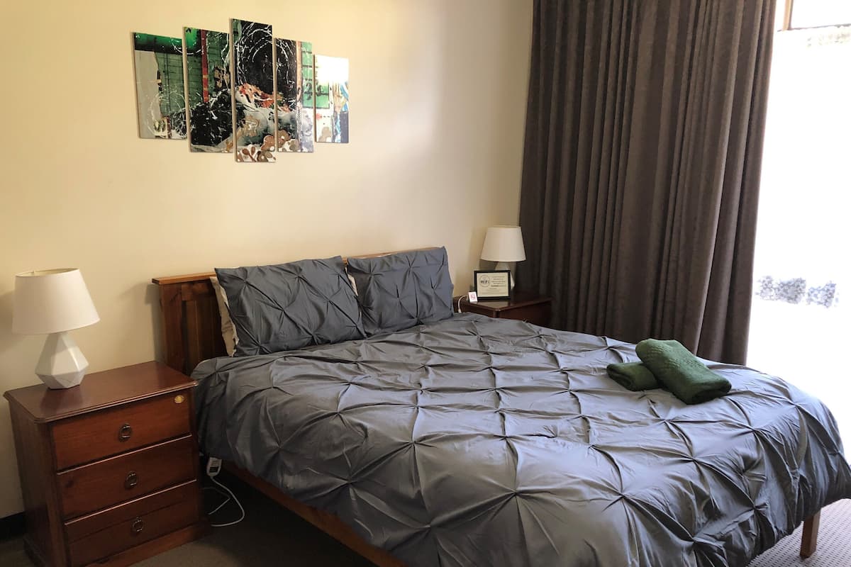 Iron/ironing board, free WiFi, bed sheets