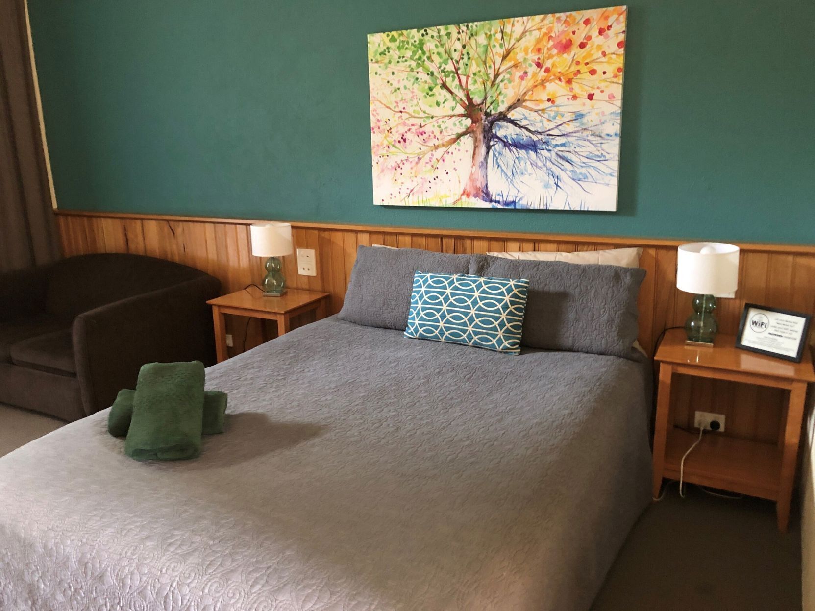 Iron/ironing board, free WiFi, bed sheets