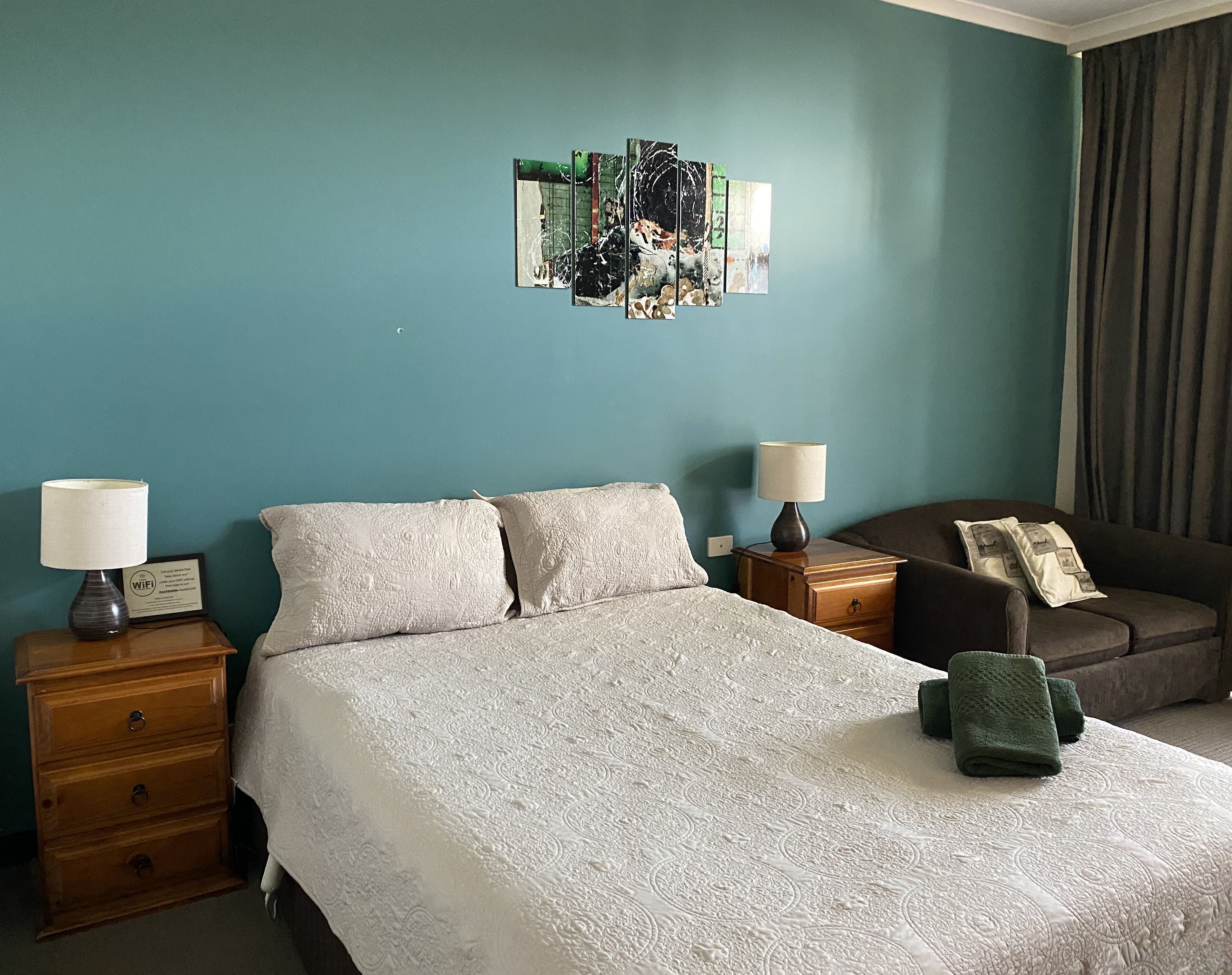 Iron/ironing board, free WiFi, bed sheets