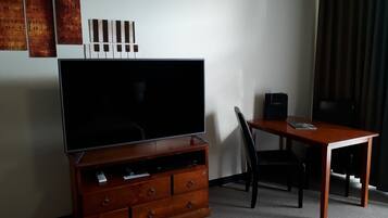 Room 22: Queen Deluxe Room with 50 inch Smart TV located on First Floor