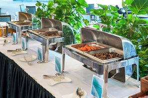 Buffet déjeuner servi tous les jours en supplément