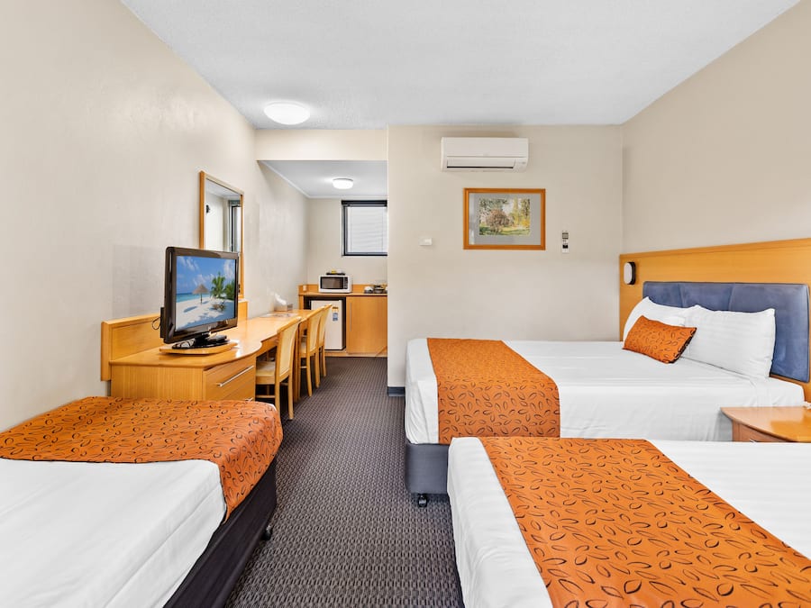 Family Room (1 Queen, 2 Singles) | Premium bedding, pillowtop beds, desk, laptop workspace