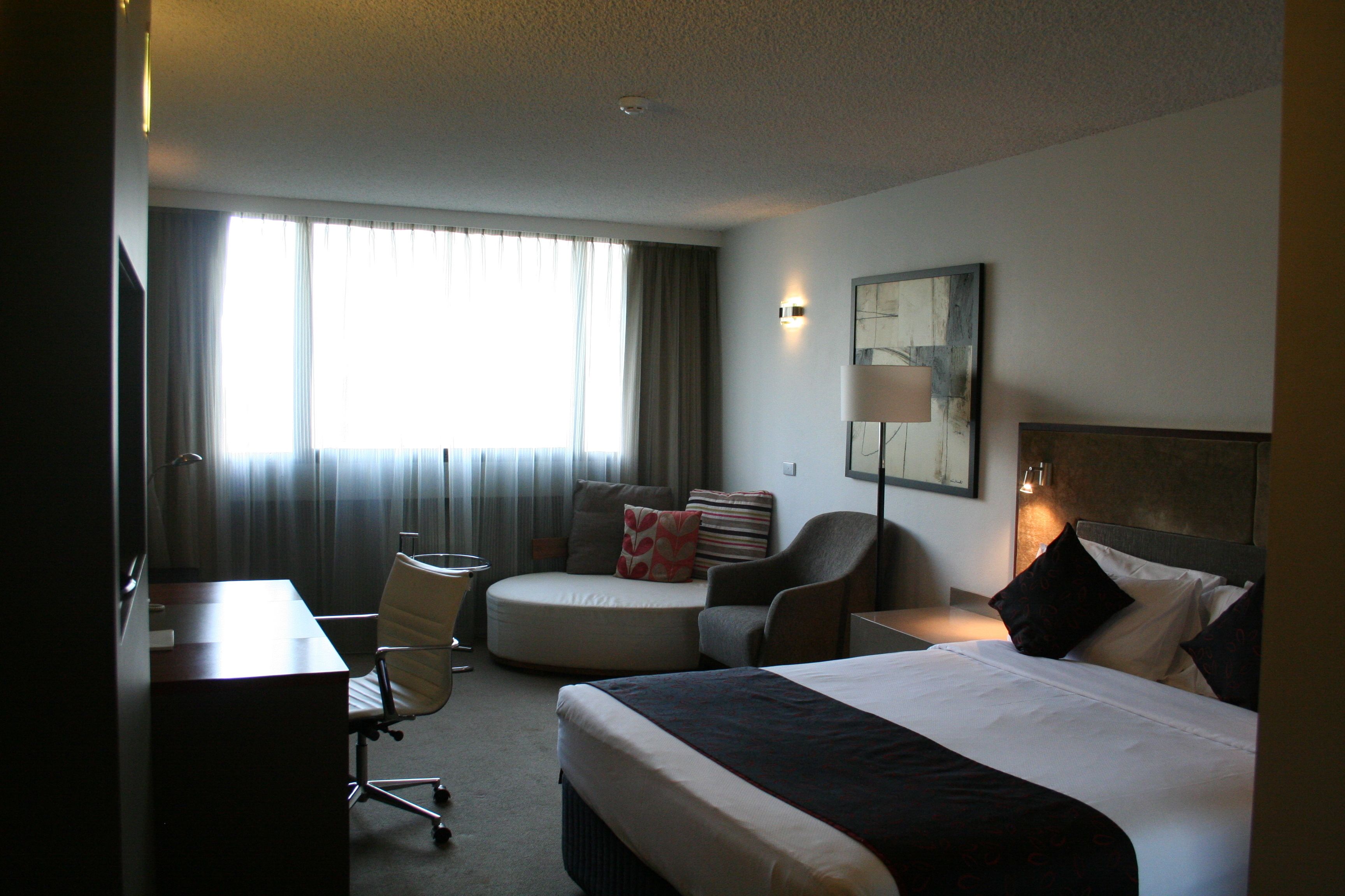 أسرّة سليكت كومفورت ومكواة/لوح كي وأسرّة أطفال/رضّع (مجانًا)