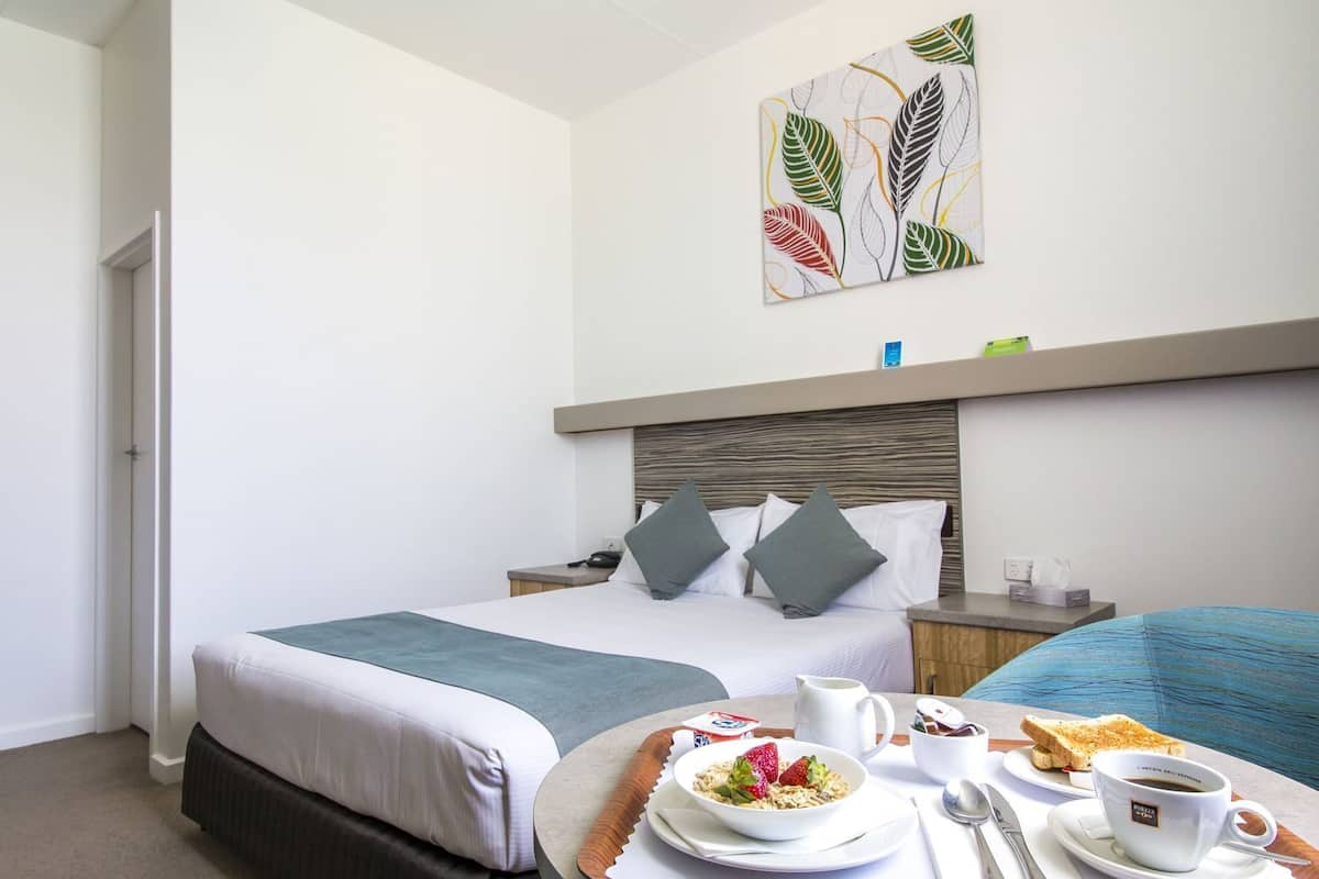 Bureau, fer et planche Ă repasser, Wi-Fi gratuit, draps fournis