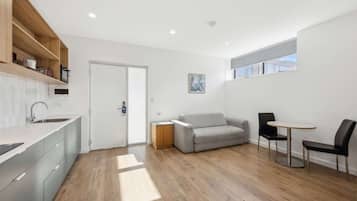 1 habitación, escritorio, tabla de planchar con plancha y wifi gratis