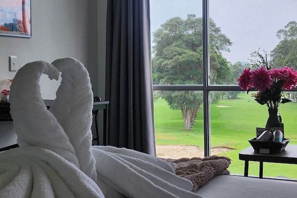 Chambre romantique | Ameublement unique, bureau, espace de travail pour ordinateurs portables
