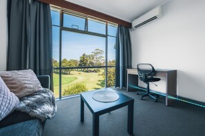 Camera Romantica | Con arredamento individuale, una scrivania, postazione laptop