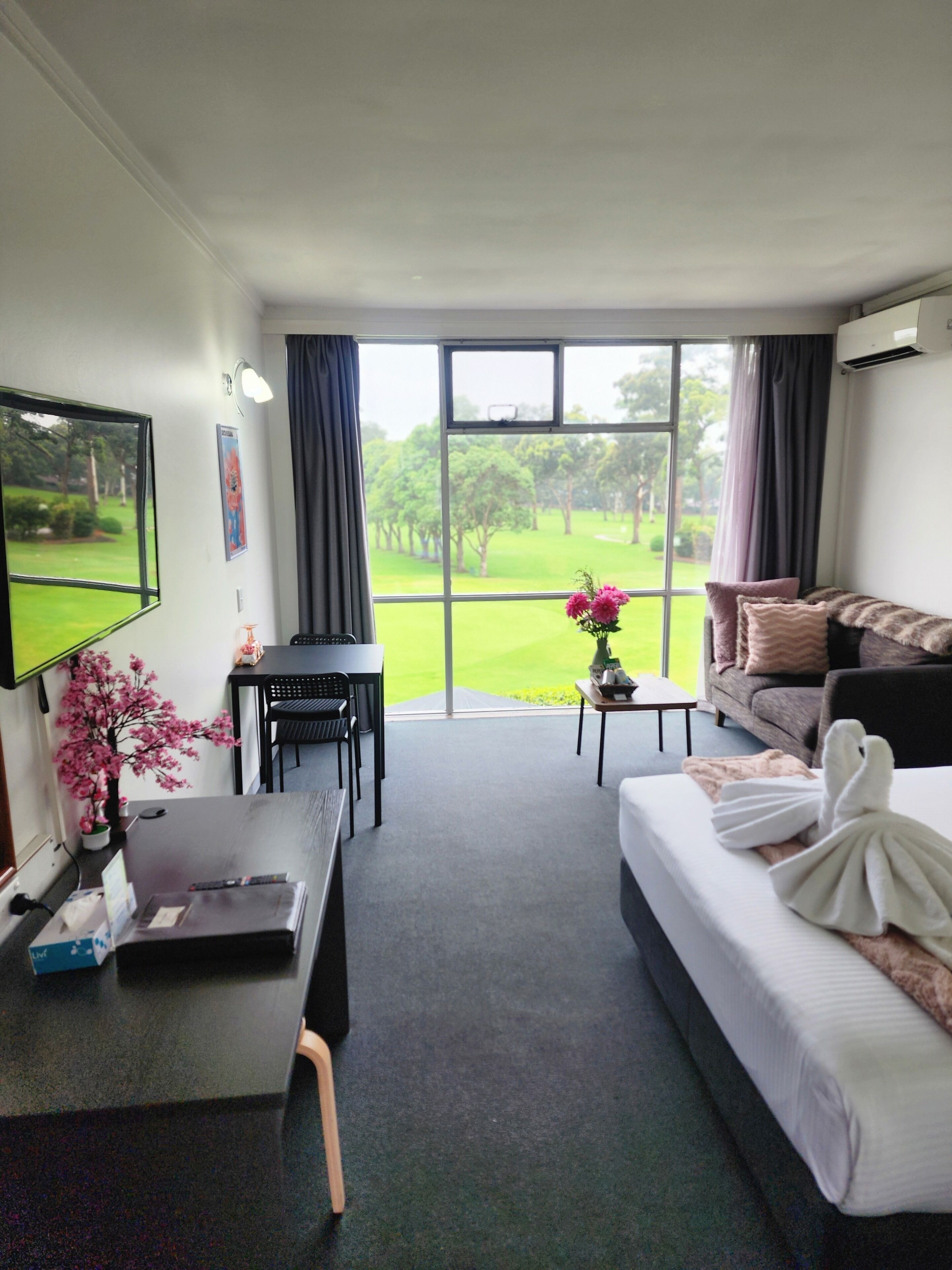 浪漫客房 | 布置獨特、書桌、筆電工作空間、遮光布/窗簾