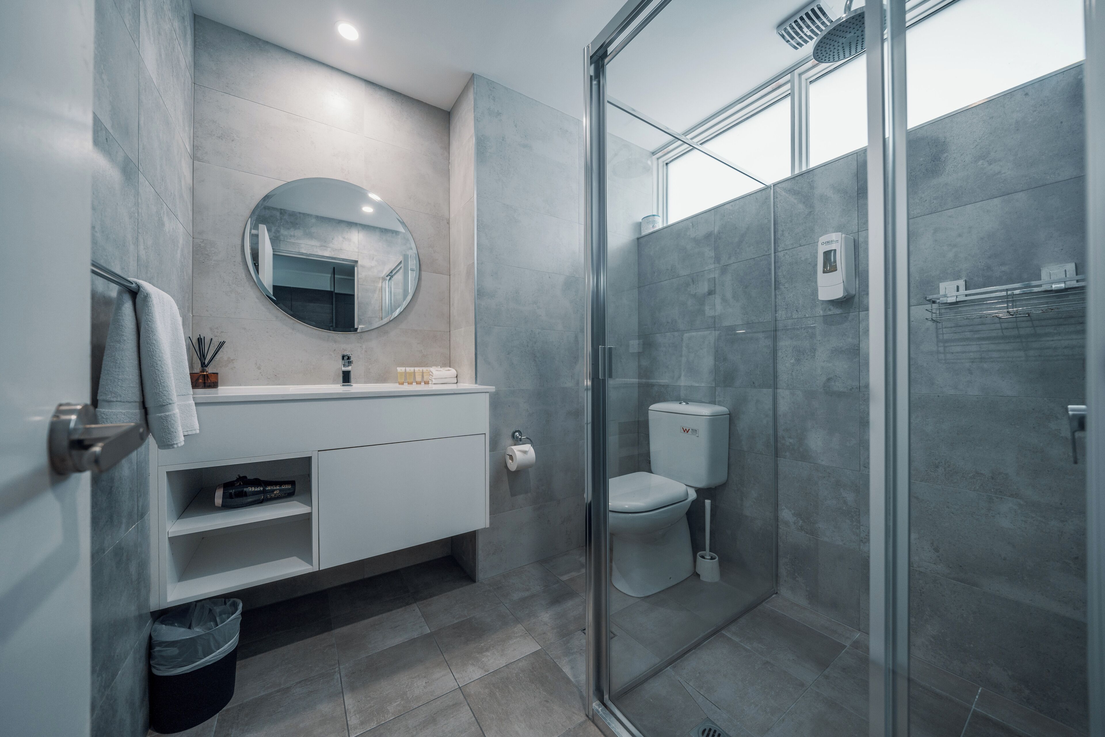 deluxe triple room | bathroom | shower, rainfall showerhead, free toiletries, hair dryer