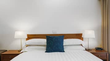 Luxe beddengoed, pillowtop-bedden, een minibar, een kluis op de kamer