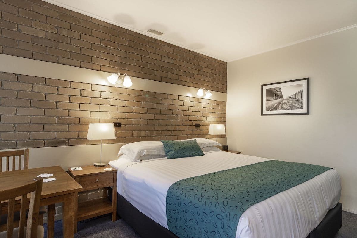 King Suite | Premium bedding, pillowtop beds, minibar, in-room safe