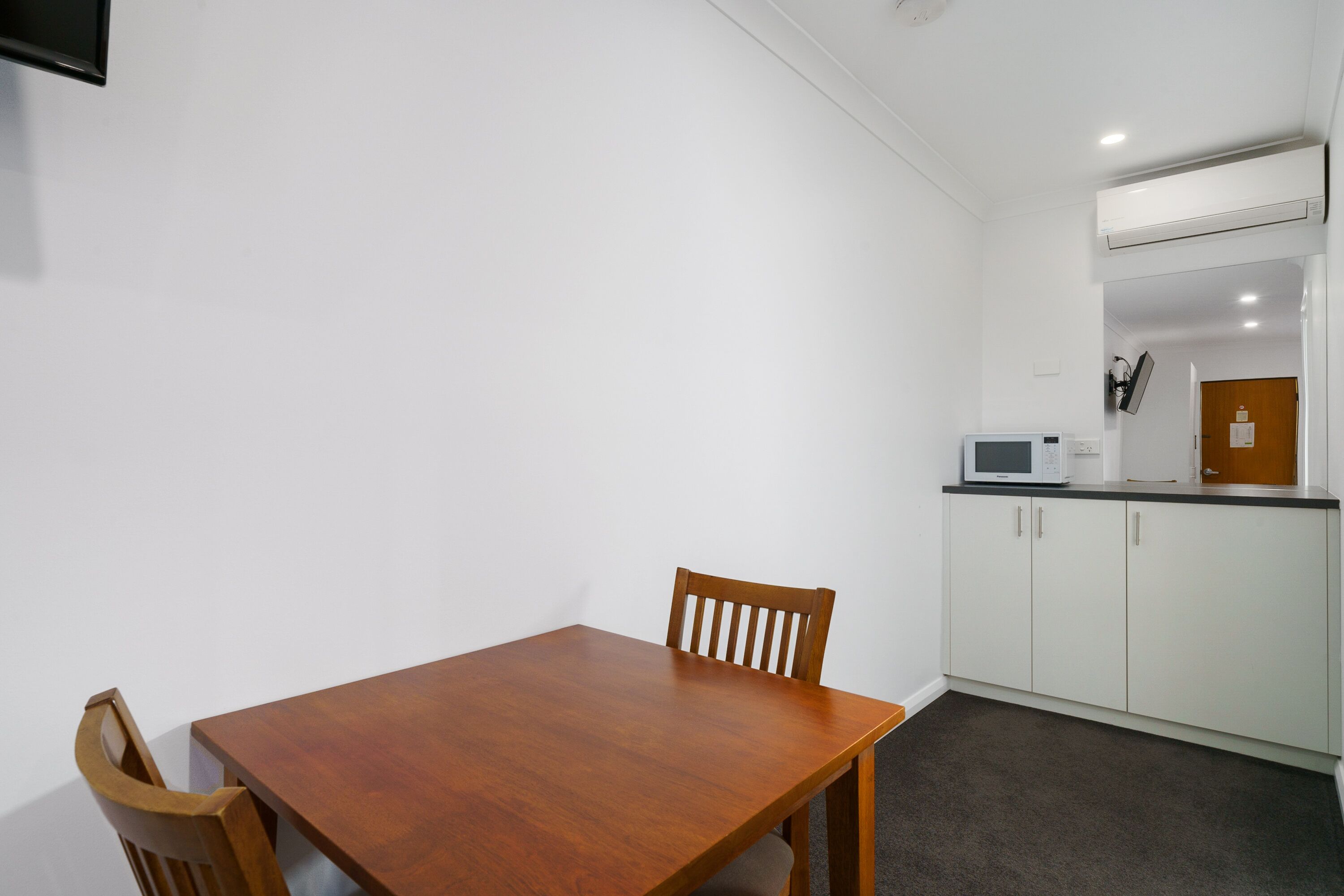 executive room | in-room dining