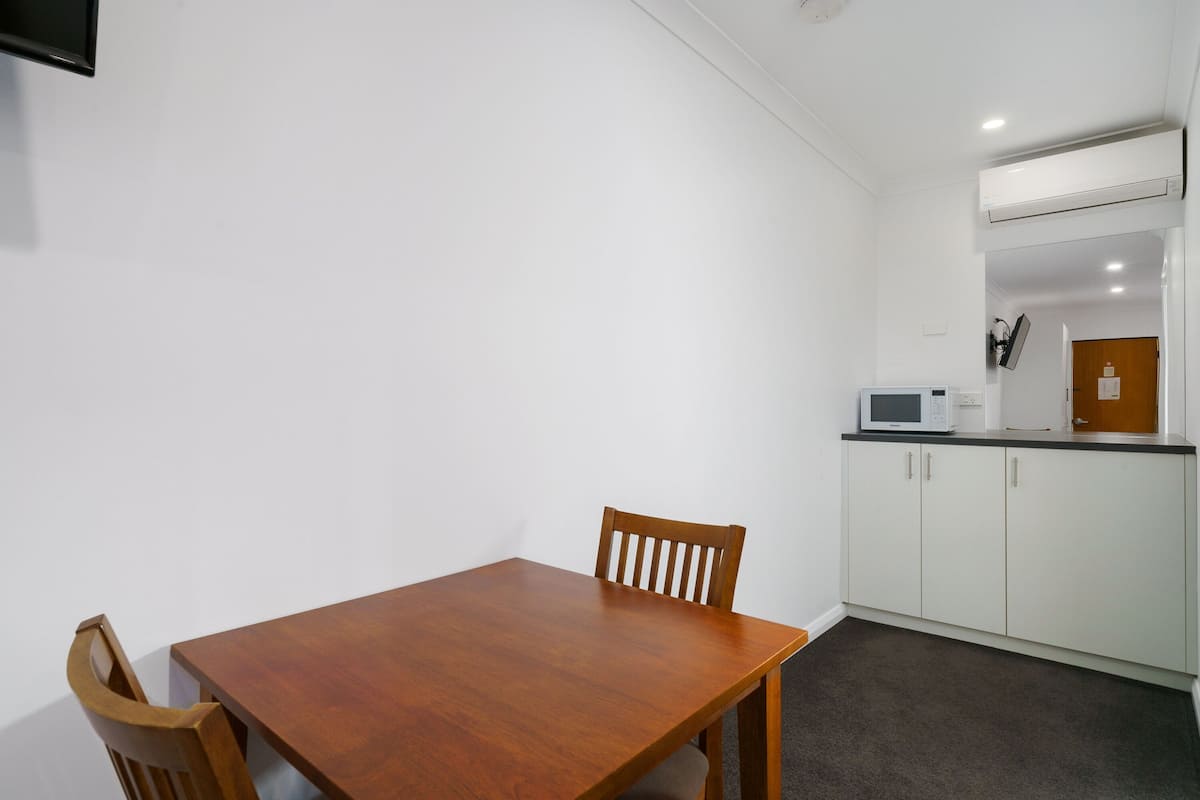 executive room | in-room dining