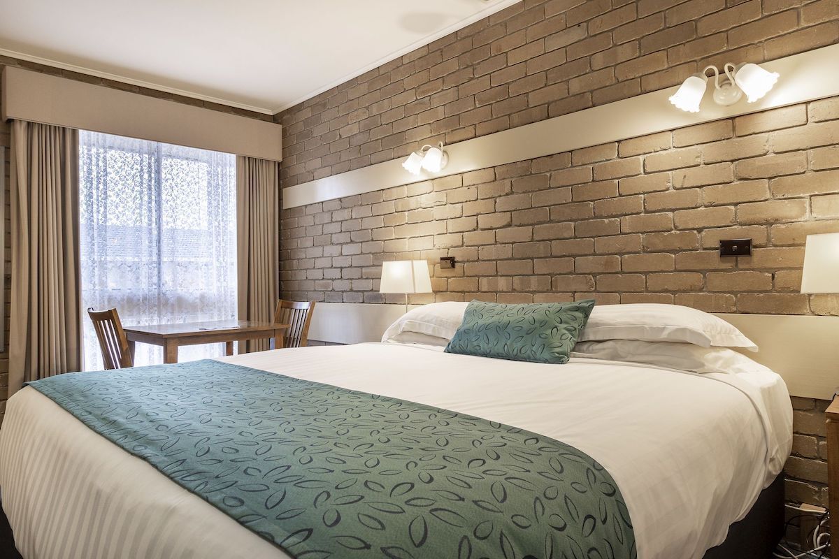 king suite | premium bedding, pillow-top beds, minibar, in-room safe