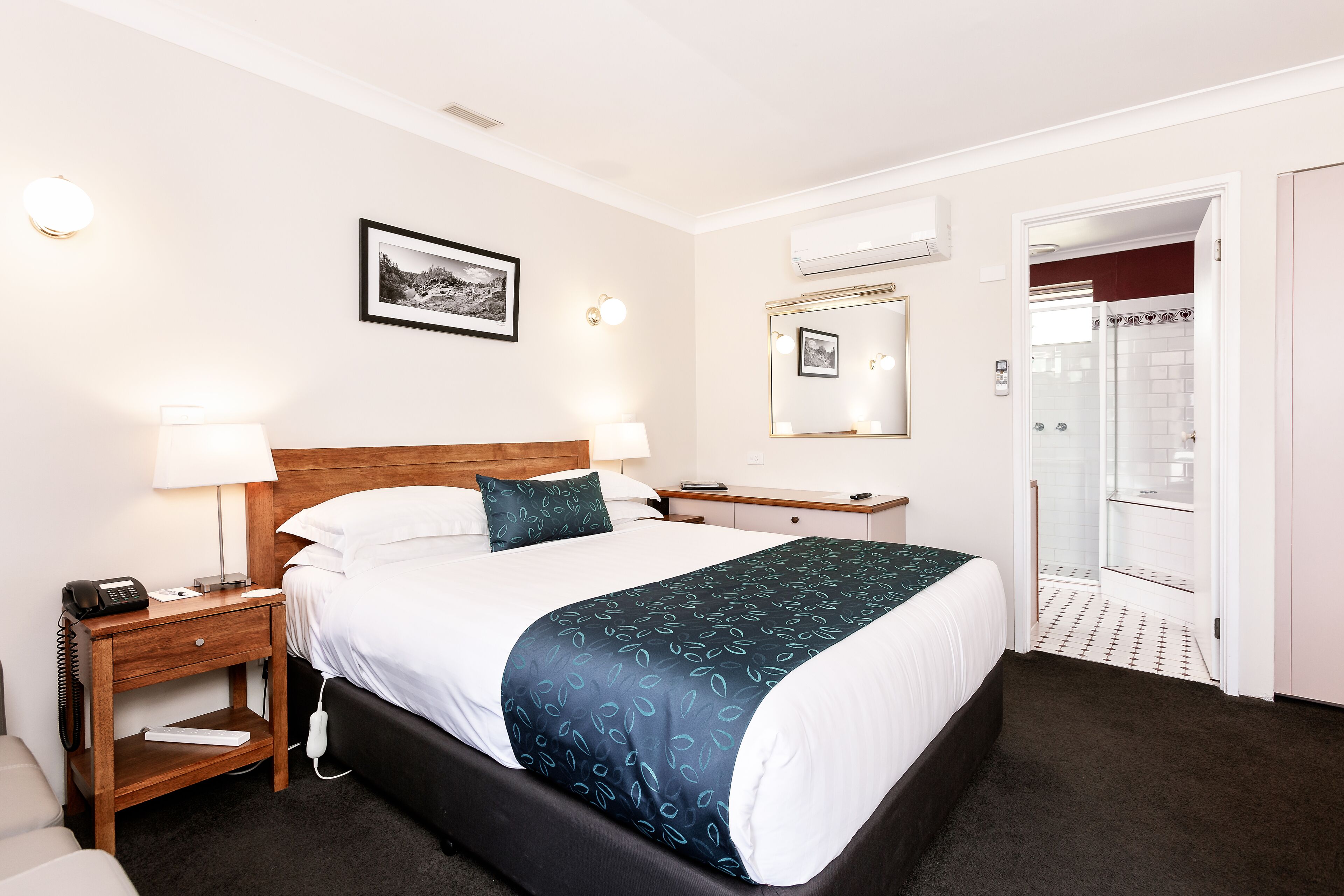 deluxe studio suite | premium bedding, pillow-top beds, minibar, in-room safe