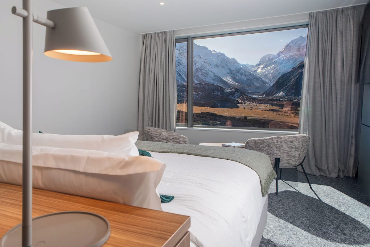Camera Premium, 1 letto king, vista montagna | Ferro/asse da stiro, Wi-Fi gratuito, lenzuola